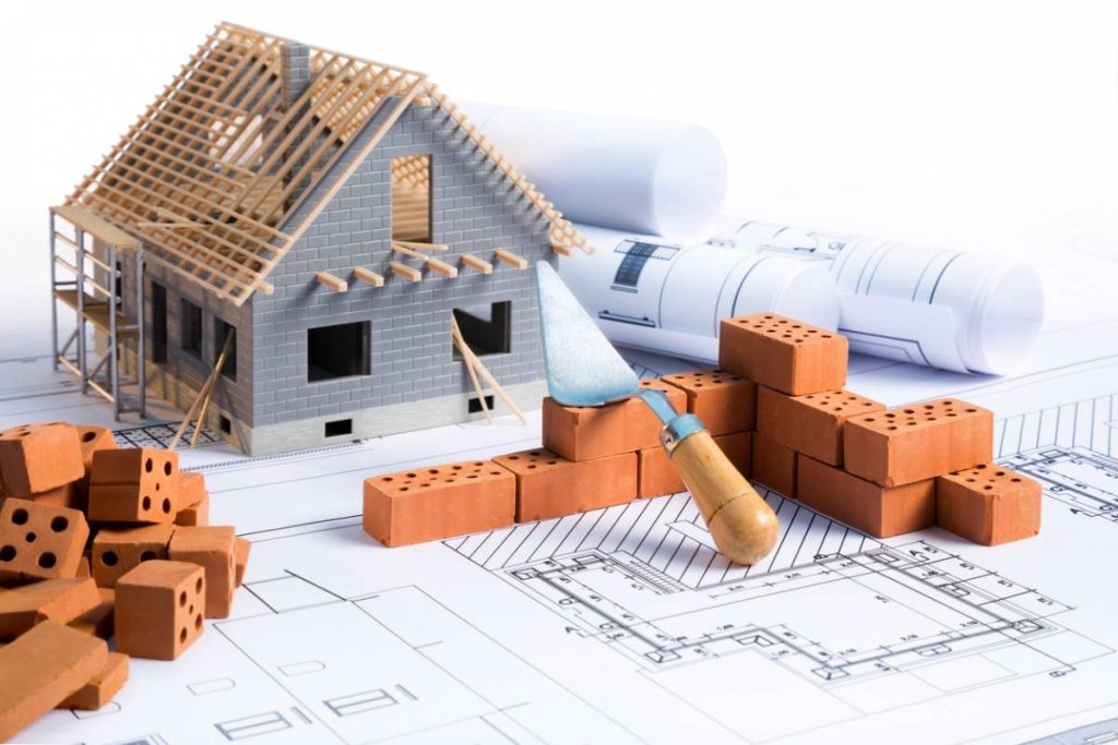 Construction de maison de plain-pied ou à étage : que choisir ?