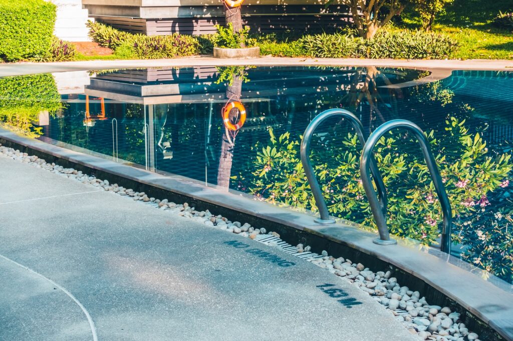 Quand faire construire sa piscine conseils et périodes idéales