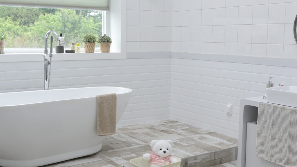 agencement salle de bain porte-manteau